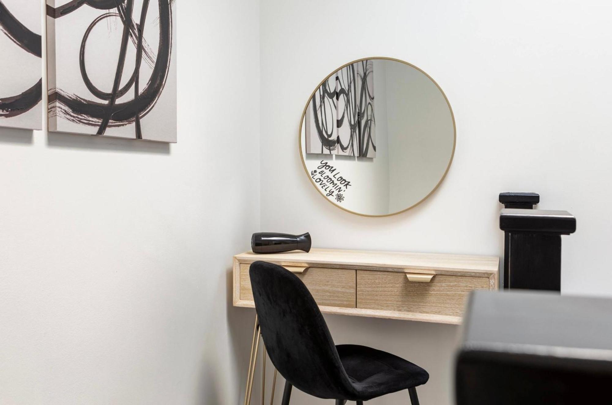 Beautiful 2 Bed Apartment Just Steps To The Beach 韦茅斯 外观 照片