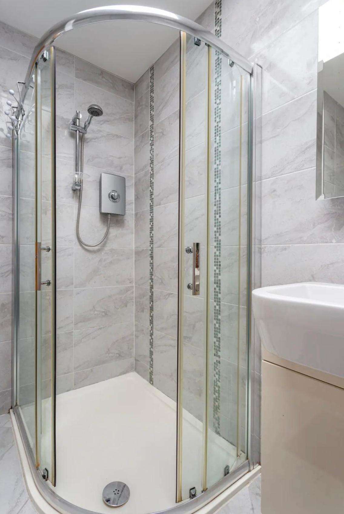 Beautiful 2 Bed Apartment Just Steps To The Beach 韦茅斯 外观 照片