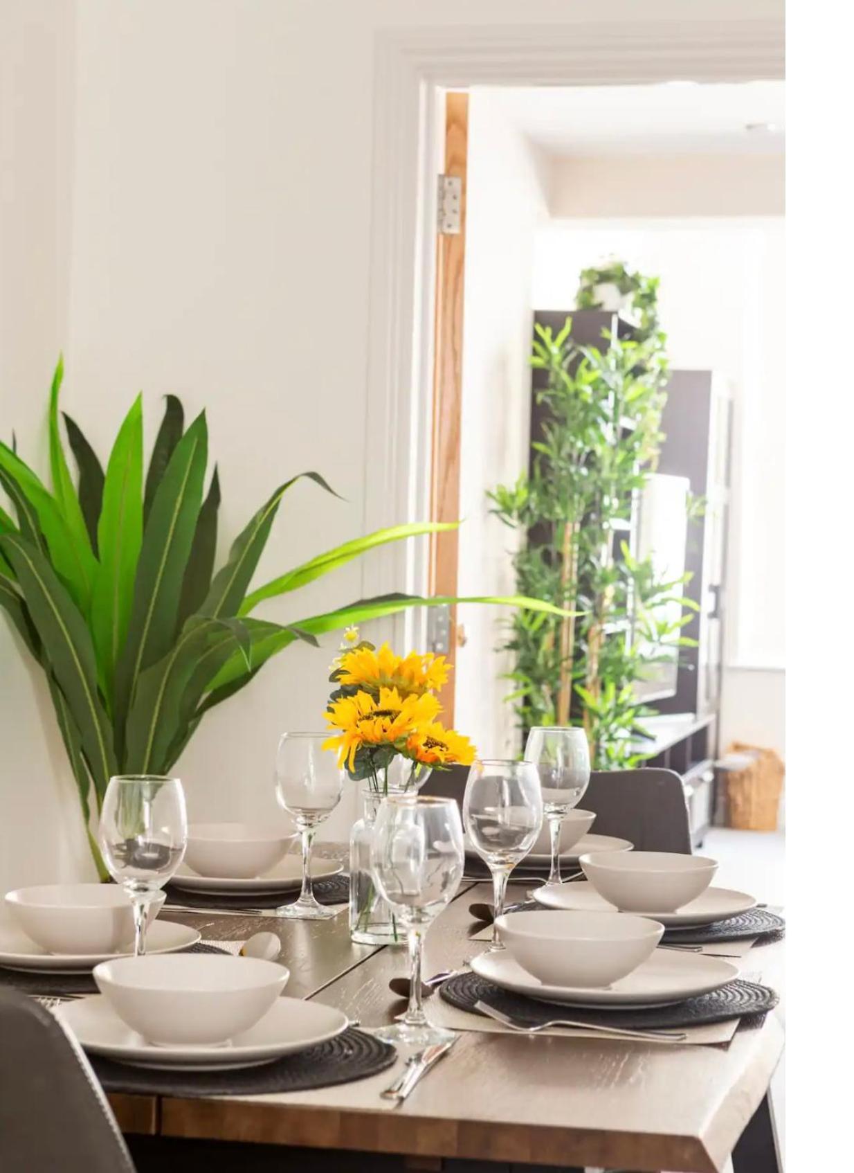 Beautiful 2 Bed Apartment Just Steps To The Beach 韦茅斯 外观 照片